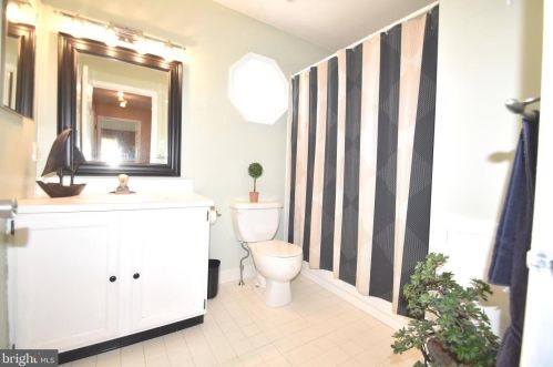 242 Windsor Ct, Glen Mills PA  19342-2027 exterior