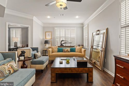 43589 Mcdowell Sq, Leesburg VA  20176-6528 exterior