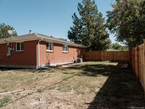 3003 Blackhawk St, Denver CO 80011-2220 exterior