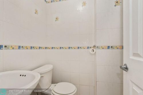 6901 16th St, Hollywood FL  33023-2025 exterior