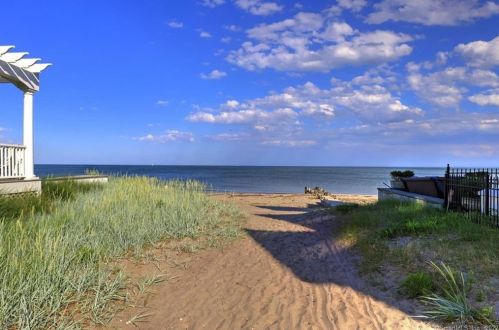 19 Hauser St, Milford, CT 06460-5834
