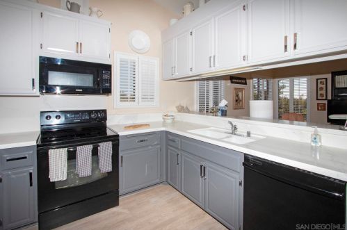 18076 Avenida Alozdra, San Diego CA 92128-1570 exterior