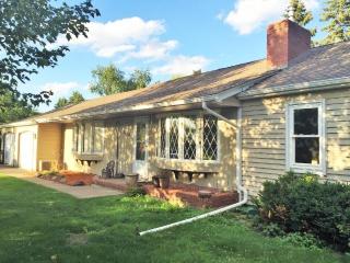 3210 Woodbridge St, Saint Paul, MN 55126-3068