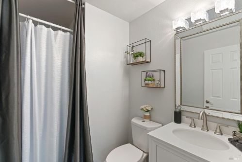 1068 Matthew Ct, Windsor CA  95492-8778 exterior