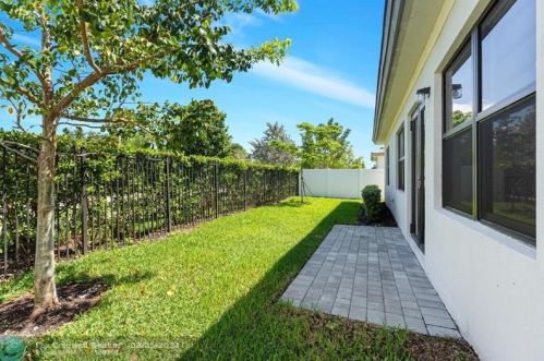 17451 41 St, Hollywood FL 33029-5035 exterior