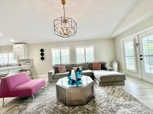 568 95th Ave, Naples FL  34108-2453 exterior