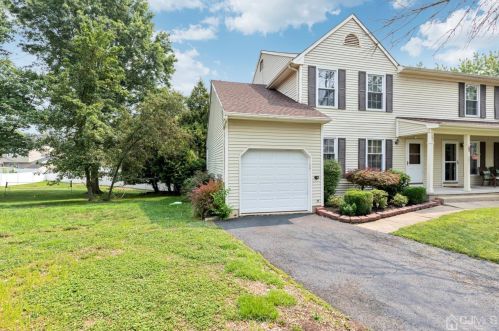 27 Allison Dr, East Brunswick, NJ 08816-4475