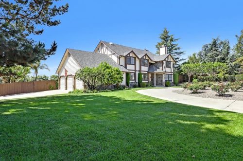 80 Franks Dr, Hollister, CA 95023-6342