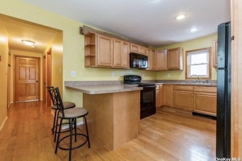 17 10th Rd, Far Rockaway NY  11693-0011 exterior