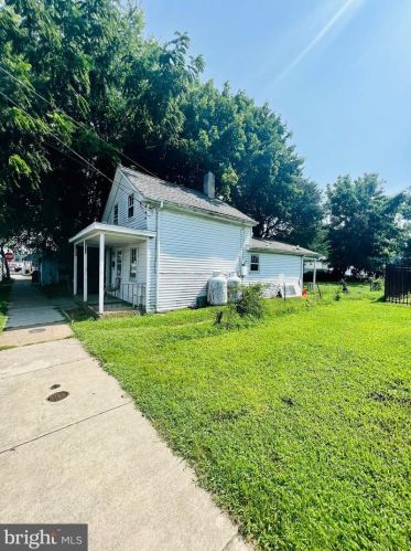 205 Washington St, Slaughter Beach, DE 19963-1459