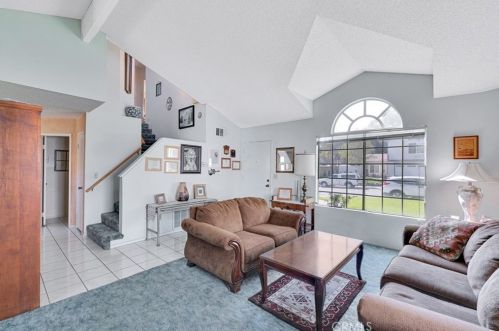 27941 Stageline Rd, Santa Clarita, CA 91384-3564