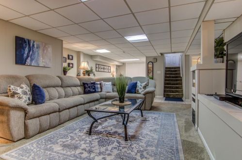 8250 Jackson Ave, Hammond IN  46321-1633 exterior