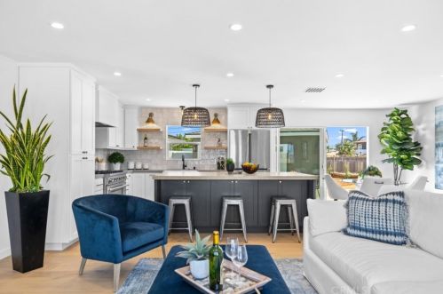 9261 Christine Dr, Huntington Beach CA  92646-8355 exterior