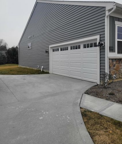 1699 Adena Pointe Dr, Marysville OH  43040-8142 exterior