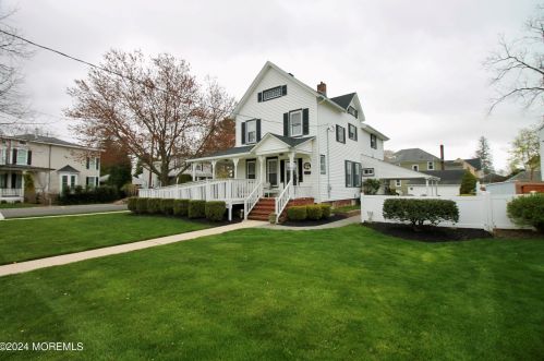 54 George St, East Freehold, NJ 07728-1949