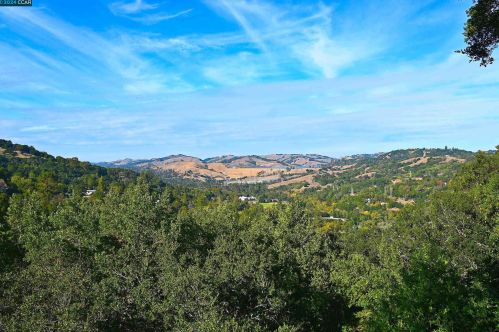 122 El Toyonal, Orinda CA  94563-2133 exterior