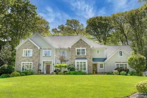 281 Woodside Ave, Franklin Lakes, NJ 07417-2030