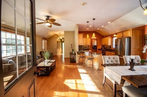 31 Jerome St, Berkley MA 02779-1121 exterior