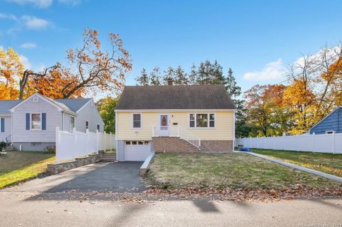 63 Norland Ave, Bridgeport, CT 06606-2852
