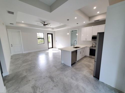 2561 70th Ave, Naples, FL 34120-6466