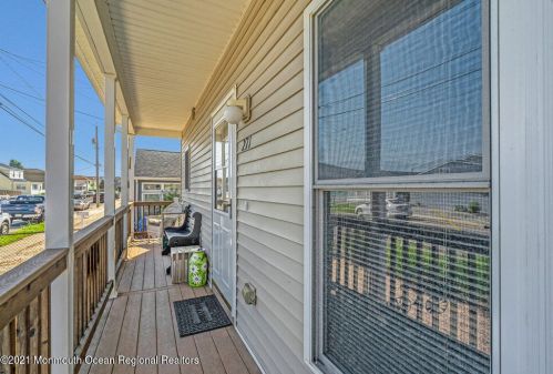 271 Kearney Ave, Pelican Island NJ  08751-1822 exterior