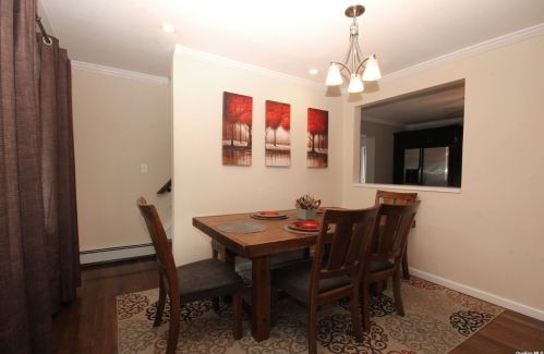 656 Sandra Ave, West Islip NY  11795-2524 exterior