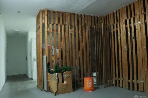 8121 Daly Rd, Cincinnati OH 45231-5702 exterior