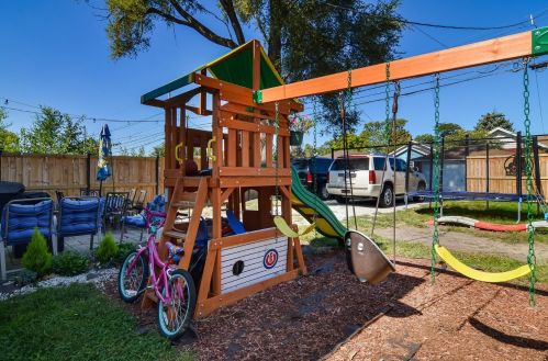 1045 Lyons St, Hammond IN  46320-2619 exterior