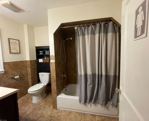 76 Scheerer Ave, Newark NJ  07112-2524 exterior