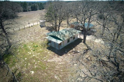 1604 Stockade Ranch Rd, Hills, TX 78659-4356