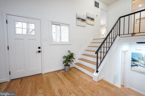 9063 Andromeda Dr, Springfield VA  22015-3509 exterior