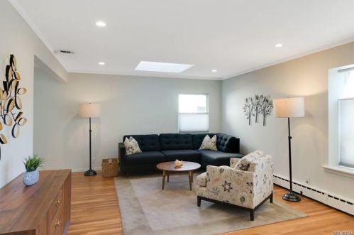161 Claudy Ln, New Hyde Park, NY 11040-1638