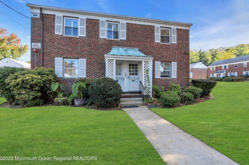 53 Manor Dr, Tinton Falls NJ  07712-2568 exterior