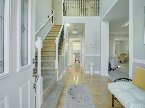 8 Hawk Ct, East Brunswick, NJ 08816-2275