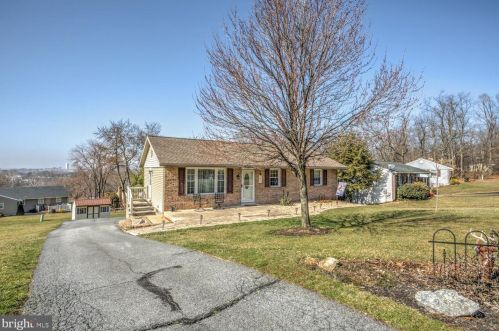 4 Beachwood Dr, Schoeneck, PA 17578-9522