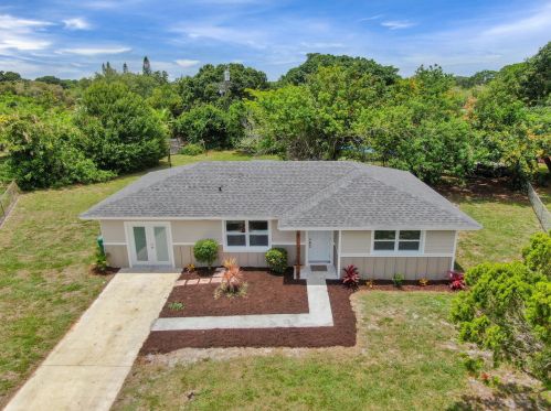 107 Tropic Ct, Fort Pierce FL  34946-1257 exterior