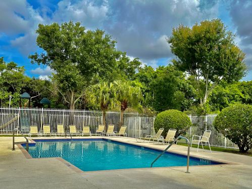 948 Summit Lake Dr, West Palm Beach, FL 33406-9111