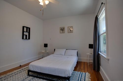 2422 J St, San Diego CA  92102-2925 exterior