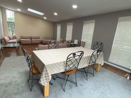 258 Steamboat Rd, Great Neck NY  11024-1634 exterior