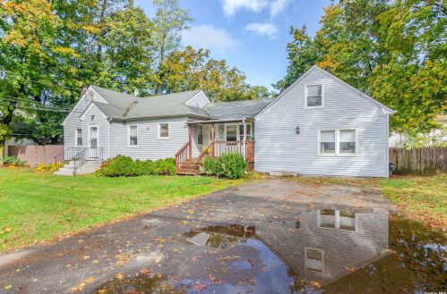 29 Collins Ave, San Remo, NY 11754-2601