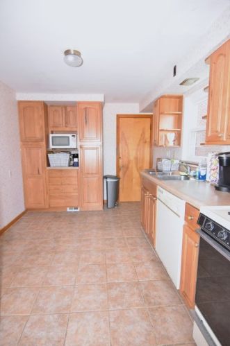 226 Marigold St, Whitaker PA  15120-2233 exterior