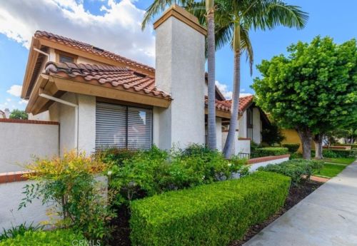 16 Varesa, Irvine, CA 92620-2566