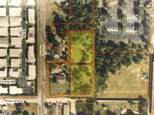 2583 Pine St, Naples, FL 34112-5722