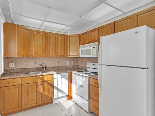 637 Saxony, Delray Beach, FL 33446-1054
