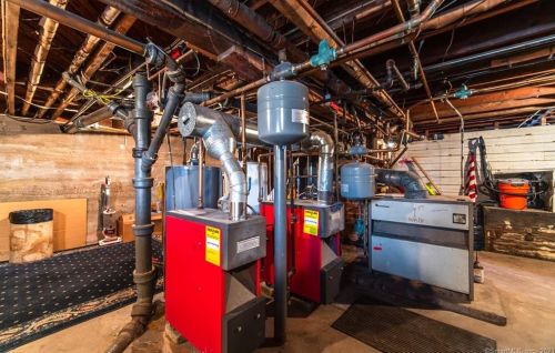 107 Birdsey Ave, Middletown CT  06457-4302 exterior