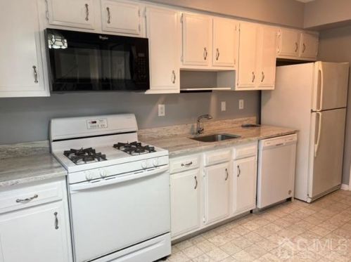 22 Anderson Ct, East Brunswick NJ  08816-5604 exterior