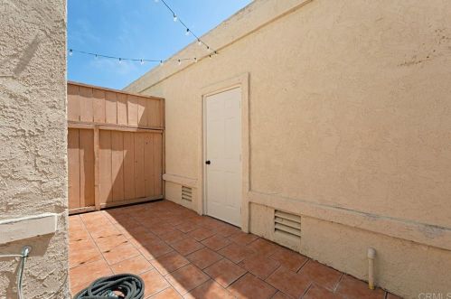 6868 Maple Leaf Dr, Carlsbad CA  92011-3947 exterior