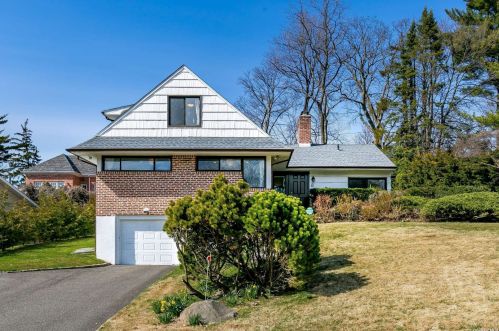 8 Old Farm Rd, Great Neck, NY 11020-1225