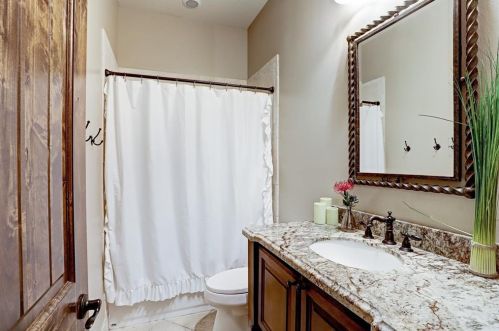 2926 Forest Vw, Richmond TX 77406-5285 exterior