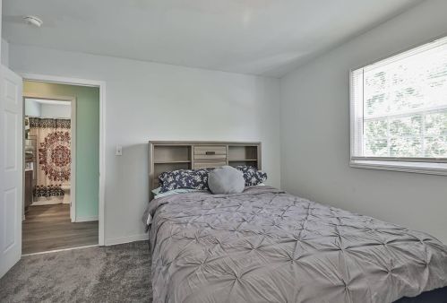 7404 Dixie Hwy, Florence KY  41042-2515 exterior